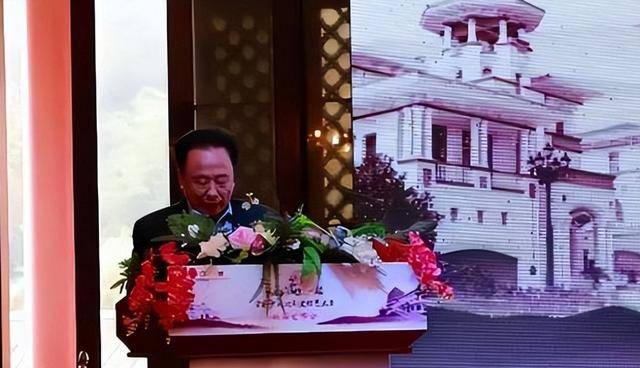 觉生下11个私生子75岁还在开枝散叶ky开元棋牌在逃富豪10位情妇翻牌睡(图1)