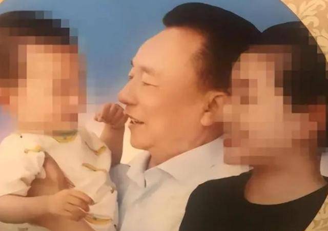 觉生下11个私生子75岁还在开枝散叶ky开元棋牌在逃富豪10位情妇翻牌睡(图7)